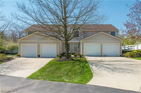 106 Maria Dr, Bedford, OH 44146