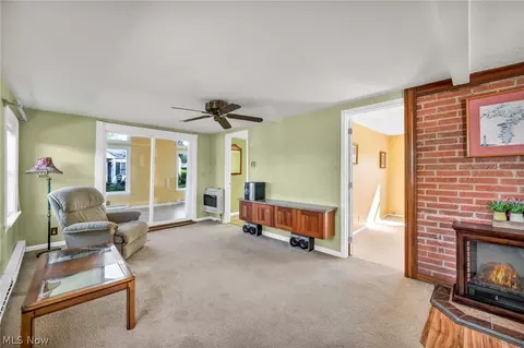 Living - 143 Oneida Trl, Sandusky, OH 44870 photo 1 of 2