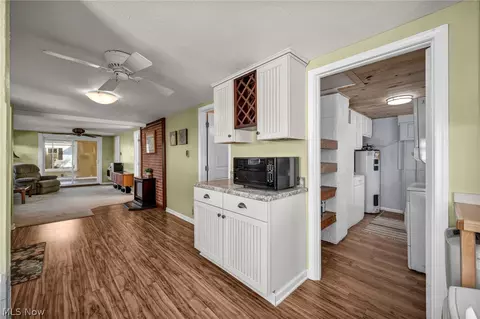 Entry Way - 143 Oneida Trl, Sandusky, OH 44870 photo 3 of 5
