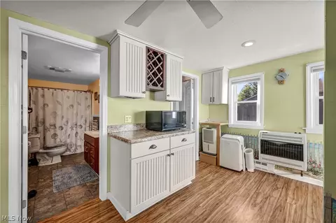 Entry Way - 143 Oneida Trl, Sandusky, OH 44870 photo 4 of 5