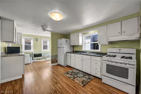 Kitchen - 143 Oneida Trl, Sandusky, OH 44870 photo 2 of 2
