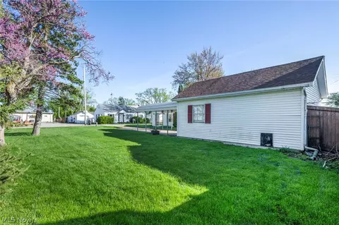 Exterior - 143 Oneida Trl, Sandusky, OH 44870 photo 5 of 8
