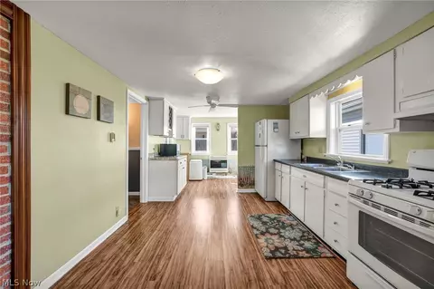 Entry Way - 143 Oneida Trl, Sandusky, OH 44870 photo 5 of 5