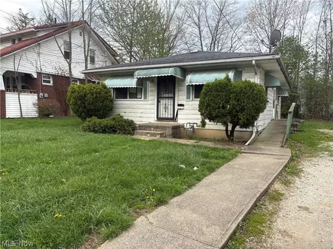 860 Mercer Ave, Akron, OH 44320