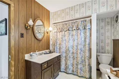 Bath - 1927 W Prospect Rd, Ashtabula, OH 44004 photo 1 of 1