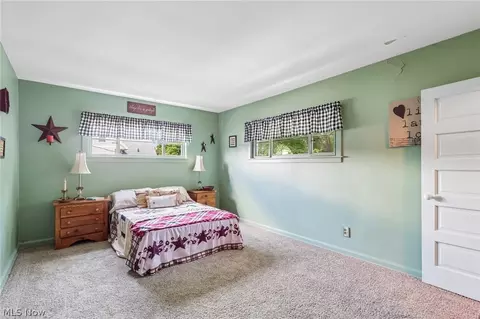 Bedroom - 1927 W Prospect Rd, Ashtabula, OH 44004 photo 6 of 8