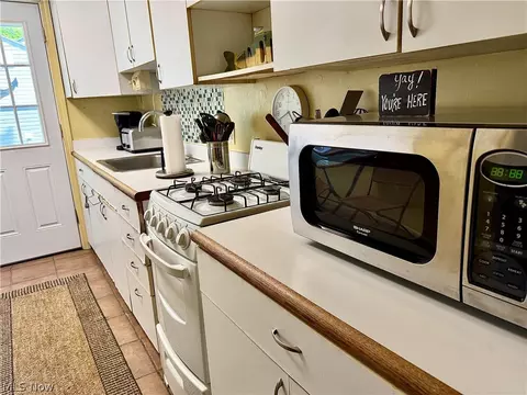 Kitchen - 6359 Lake Rd W, Saybrook, OH 44004 photo 2 of 2