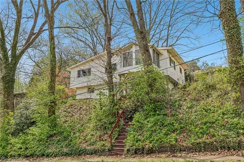 2060 6th St SW, Akron, OH 44314