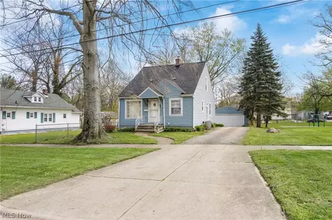 1037 Hardesty Blvd, Akron, OH 44320