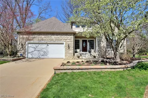 123 Hampton Ct, Bratenahl, OH 44108