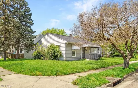 Exterior - 910 Ardella Ave, Akron, OH 44306 photo 4 of 4