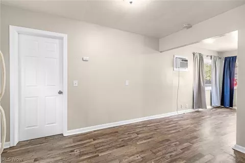 Living - 910 Ardella Ave, Akron, OH 44306 photo 5 of 5