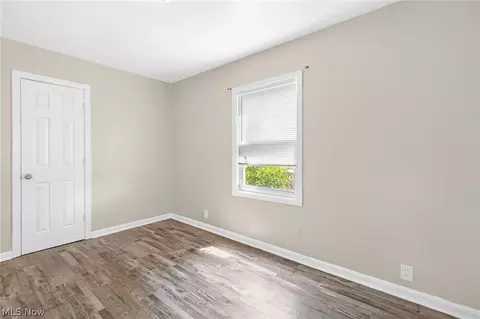 Bedroom - 910 Ardella Ave, Akron, OH 44306 photo 3 of 6