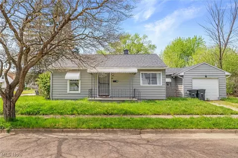 910 Ardella Ave, Akron, OH 44306