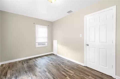 Bedroom - 910 Ardella Ave, Akron, OH 44306 photo 2 of 6