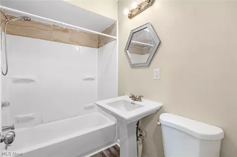 Bath - 910 Ardella Ave, Akron, OH 44306 photo 1 of 1