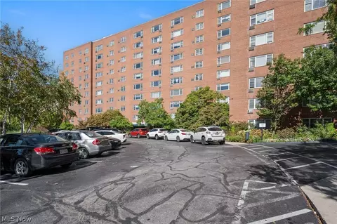 11820 Edgewater Dr #718, Lakewood, OH 44107