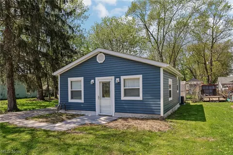1424 5th St, Lakemore, OH 44250