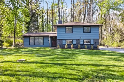 26 Sandy Hill Rd, Sagamore Hills, OH 44067