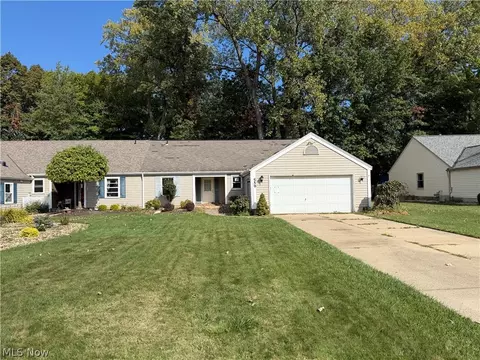 556 Greenside Dr, Painesville, OH 44077