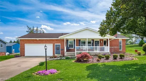 3020 Broadvue Cir, Zanesville, OH 43701