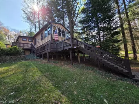 7374 Lakeshore Dr, Carrollton, OH 44615