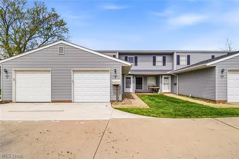 7982 Colonial Dr, Mentor, OH 44060
