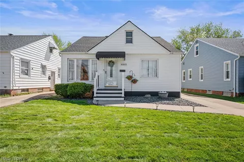 8303 Snow Rd, Parma, OH 44129