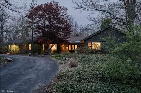 8 Louis Dr, Pepper Pike, OH 44124
