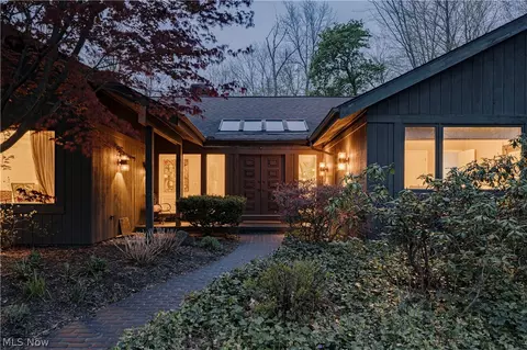 8 Louis Dr, Pepper Pike, OH 44124