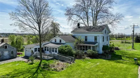 8212 White Rd, Burbank, OH 44214
