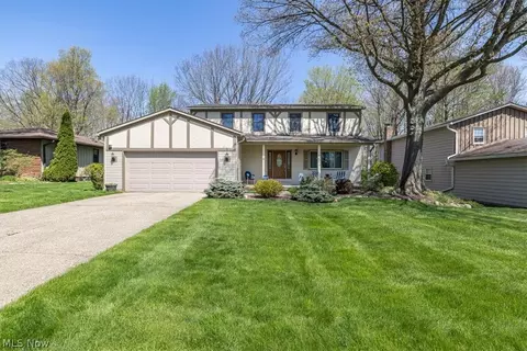 14272 E Hartford Dr, Strongsville, OH 44136