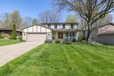 14272 E Hartford Dr, Strongsville, OH 44136