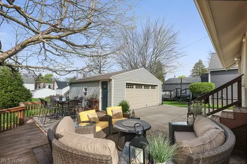 Exterior - 122 Overlook Ave, Wadsworth, OH 44281 photo 5 of 13