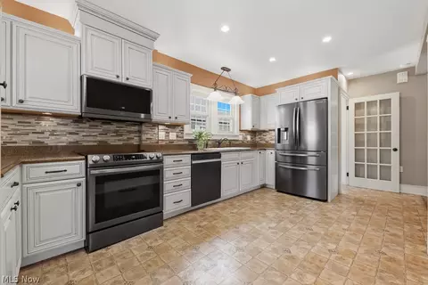 Kitchen - 122 Overlook Ave, Wadsworth, OH 44281 photo 4 of 4