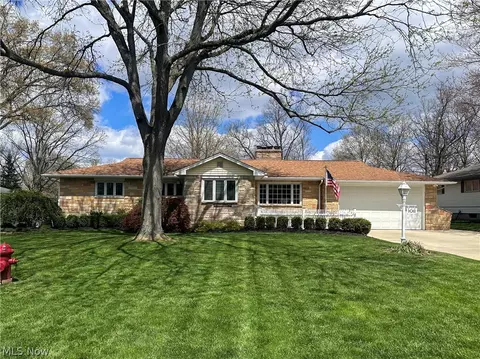 1011 Park Cir, Girard, OH 44420