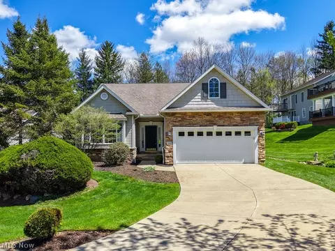 2345 Heron Crest Dr, Cuyahoga Falls, OH 44223