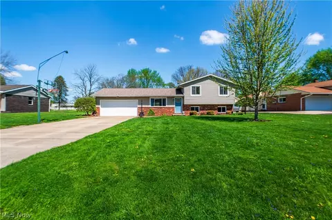 2375 Yorktown St NW, Uniontown, OH 44685