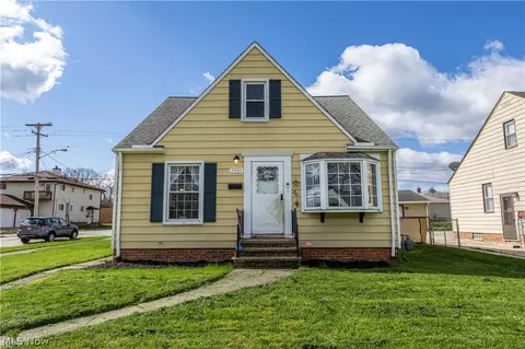 3303 Liggett Dr, Parma, OH 44134