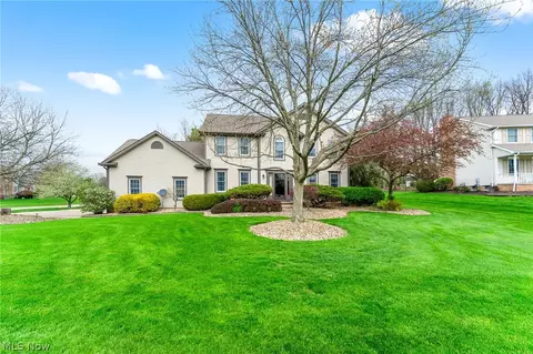 98 Jade Cir, Canfield, OH 44406