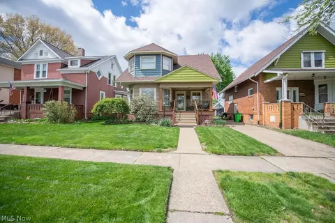 716 N Dawson St, Uhrichsville, OH 44683