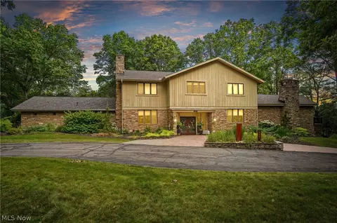 889 Eaton Ave, Akron, OH 44303