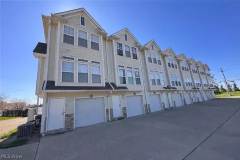 30056 Euclid Ave #14, Wickliffe, OH 44092