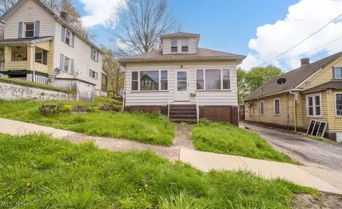 45 Walter St, Campbell, OH 44405