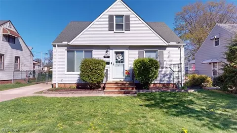 407 Maplewood Dr, Willowick, OH 44095