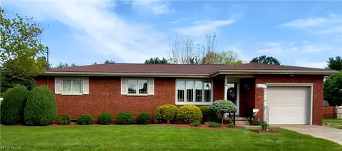 4402 Whited Dr, Vienna, WV 26105