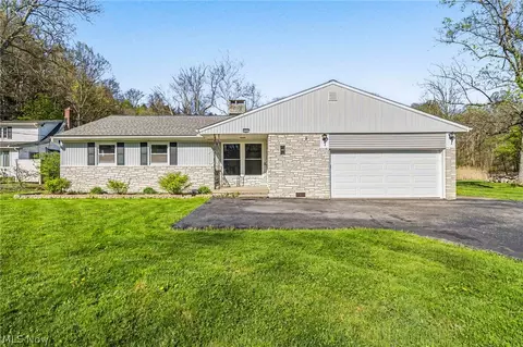 2360 Trailard Dr, Willoughby Hills, OH 44094