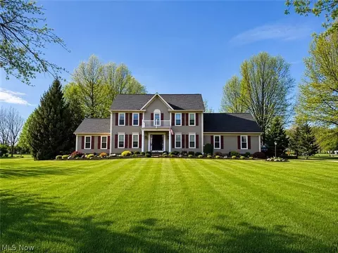6733 Meadowood Dr, Medina, OH 44256