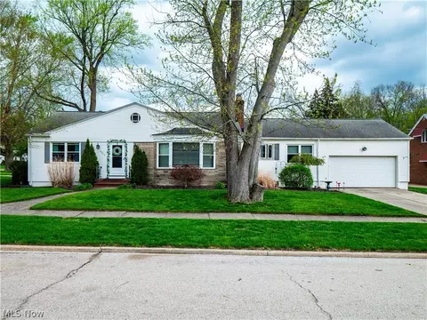 4765 W 220th St, Fairview Park, OH 44126