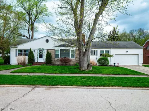 4765 W 220th St, Fairview Park, OH 44126